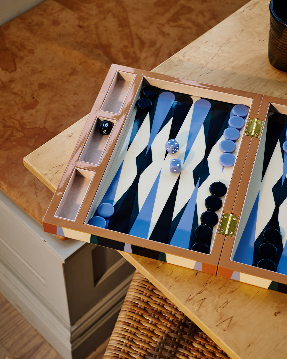 Lacquered Backgammon – corporate gift by EWA Gifts