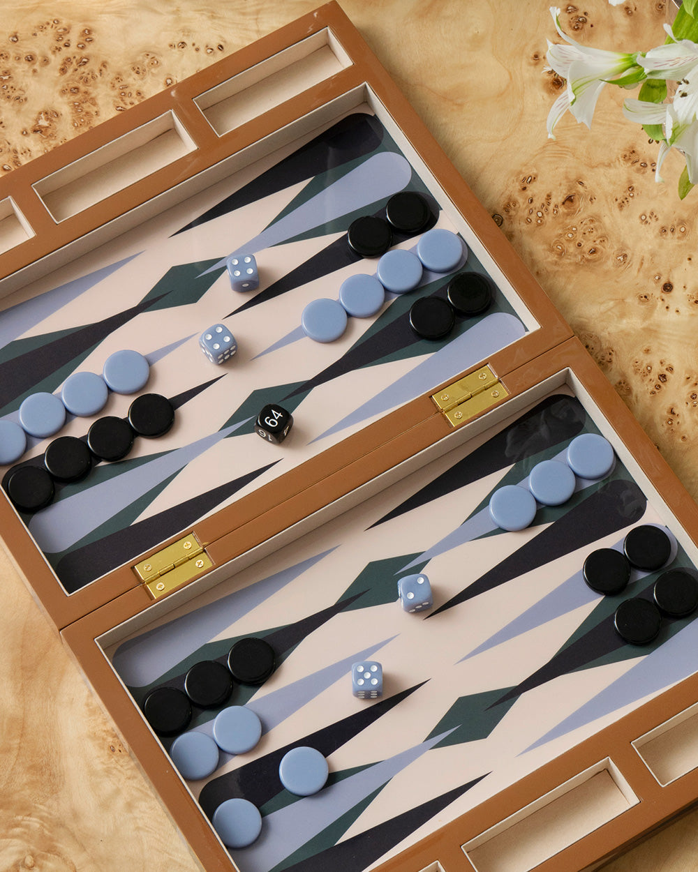Lacquered Backgammon – corporate gift by EWA Gifts
